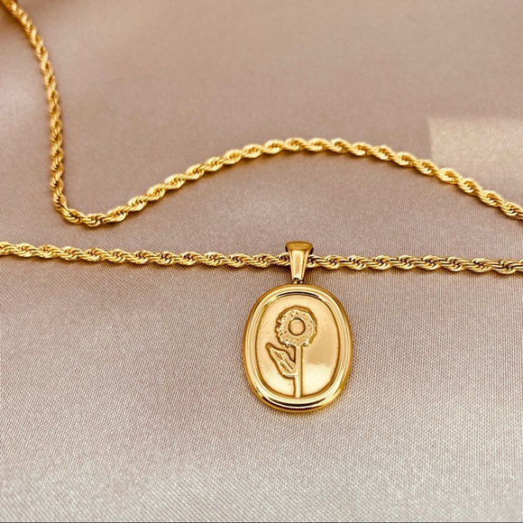 18K Yellow Gold Sunflower Frosted Coin Pendant Twisted Rope Necklace - Picture 4 of 16